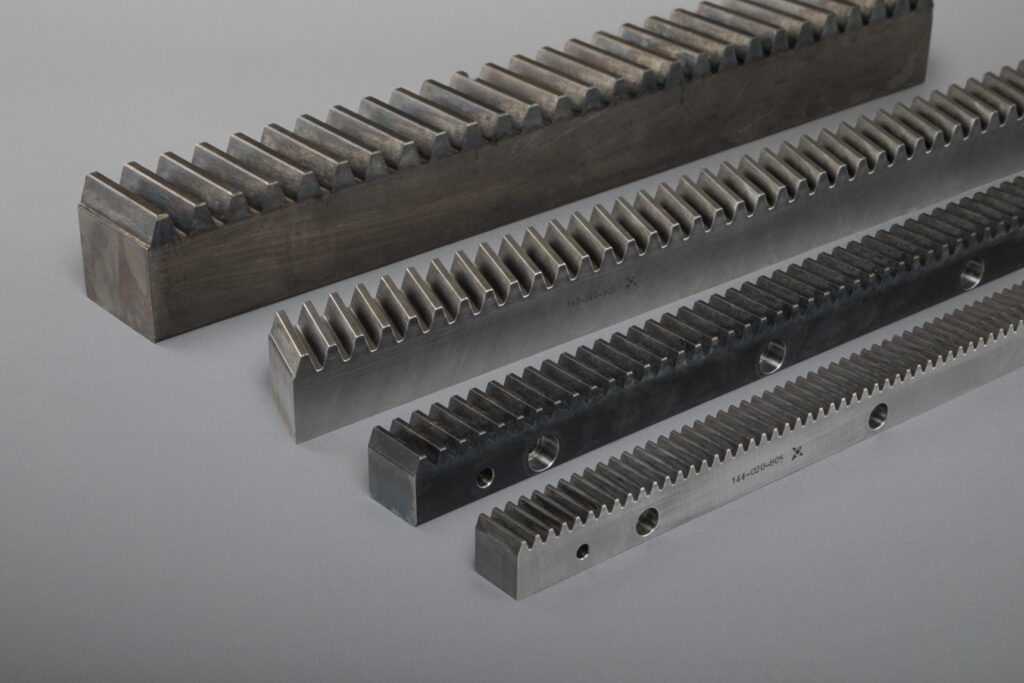 Bei Zahnstangen als auch bei Zahnrädern ist der Modul eine der wichtigsten Bestimmungsgrößen.